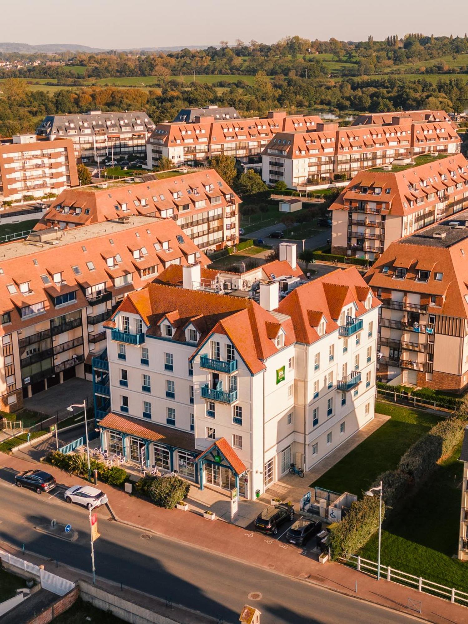ibis Styles Deauville Villers Plage Exterior foto
